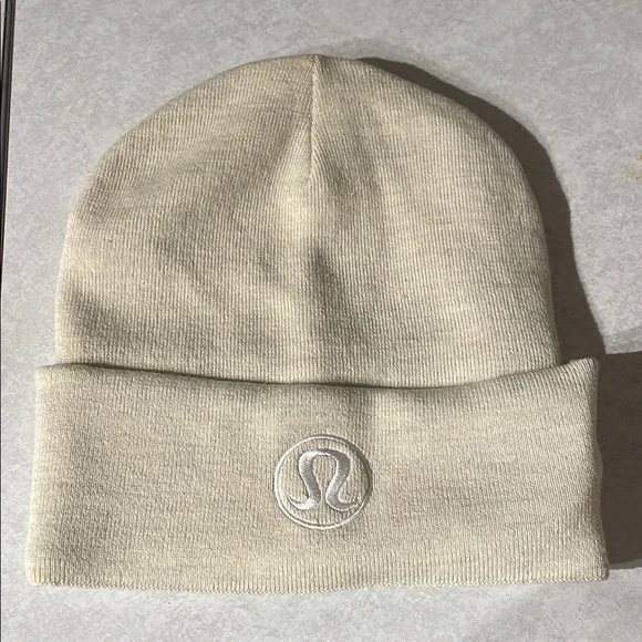 Lulu Lemon cream beanie hat knit Lululemon Bubble Knit Pom Beanie - Heathered Raw Linen  main image 2